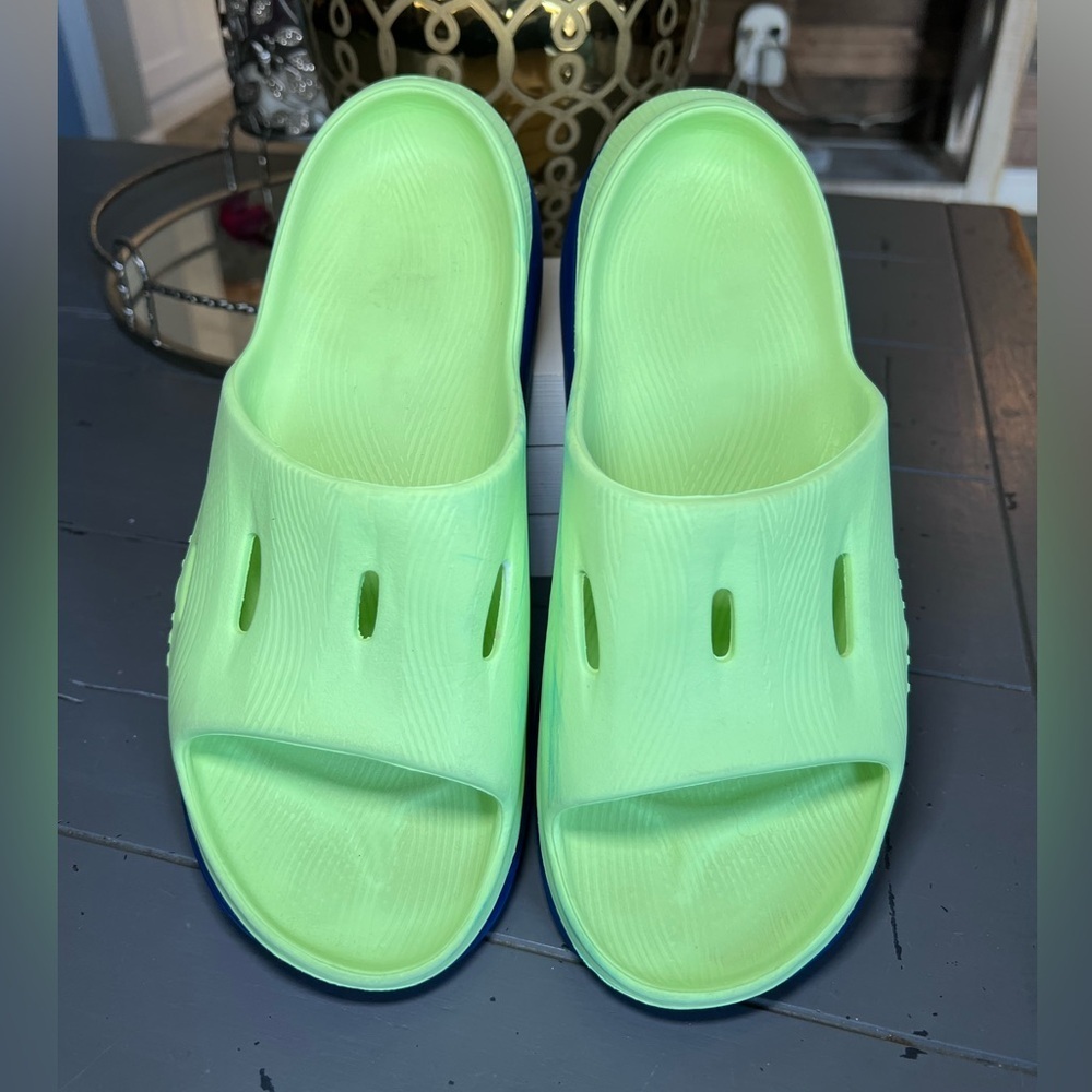 HOKA Sandals‎  Lime Green Size Y6/8